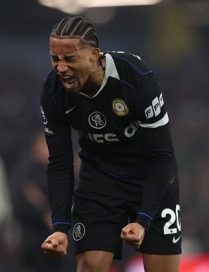 佩德罗帽子戏法超越德罗巴，帕尔默建功，切尔西4-1维拉比肩曼城